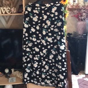 Forever 21 Skirts - Steal of the week ❤️❤️ Daisy’s maxi skirt Forever 21 Skirts - Steal of the week ❤️❤️ Daisy’s maxi skirt